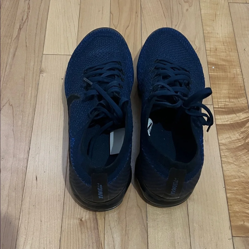 Pre-owned Men's Size 10.5 Navy NiKe Air VaporMax Sneakers. - Picture 3 of 8
